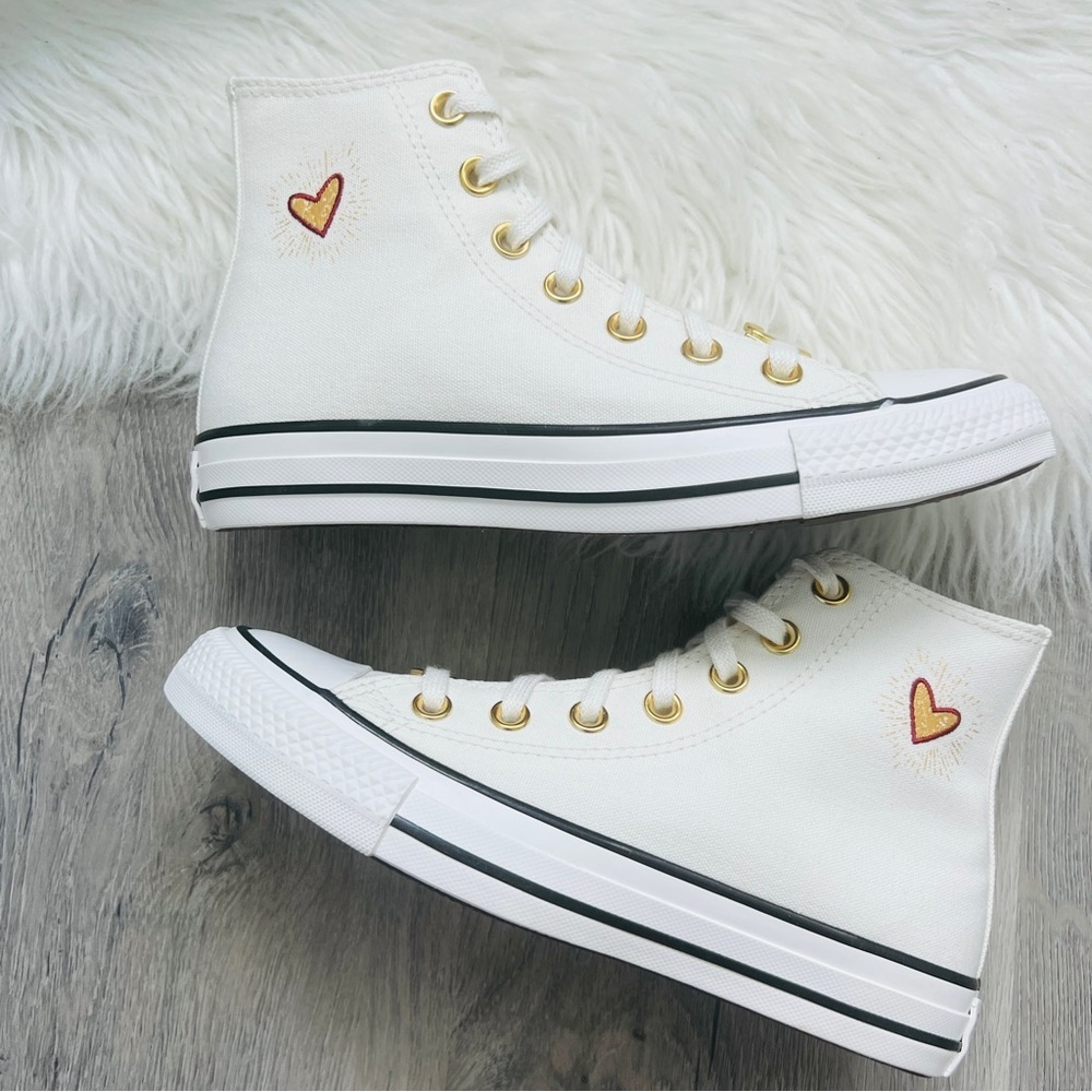 NWT Converse Chuck Taylor All Star Valentines Day High Top Vintage Women’s - Picture 8 of 9